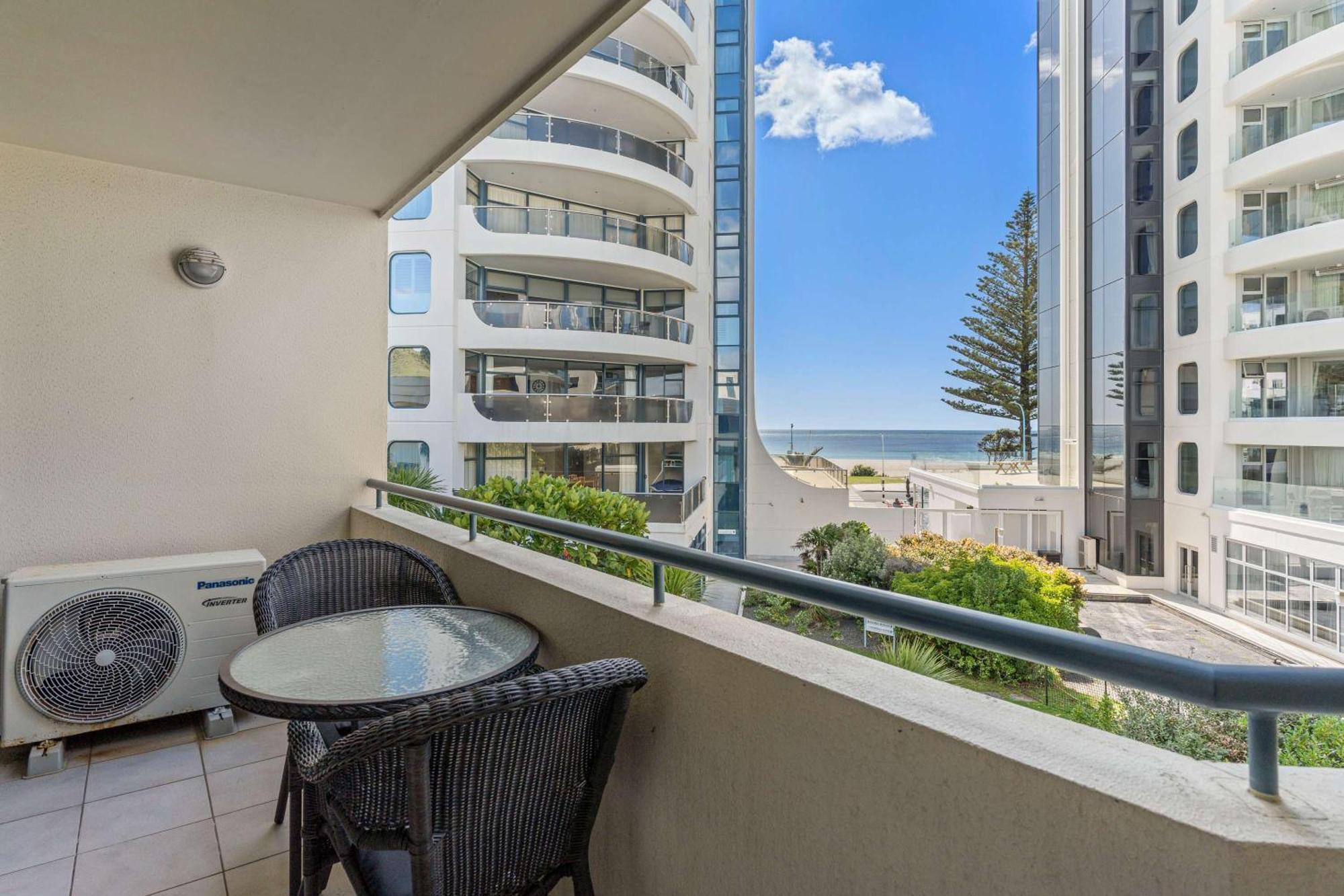 Beach Side Bliss - Oceanside Mount Maunganui Exteriör bild