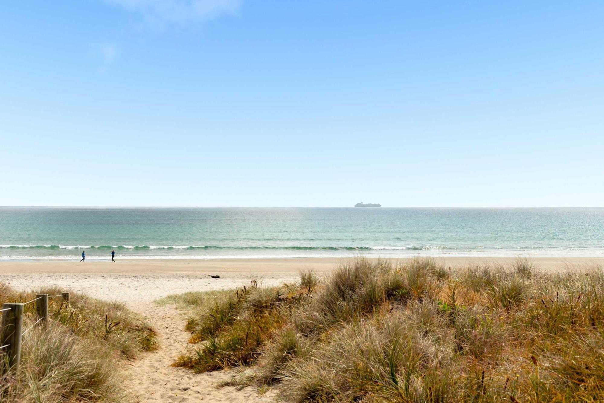 Beach Side Bliss - Oceanside Mount Maunganui Exteriör bild